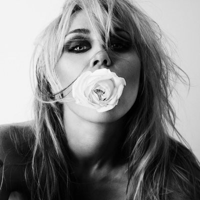 کاور آهنگ Innocent Ways از
                 Miley Cyrus 