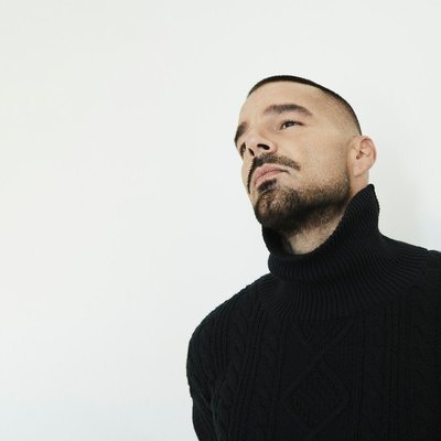 A Medio Vivir (Ft. Carín León) - Ricky Martin